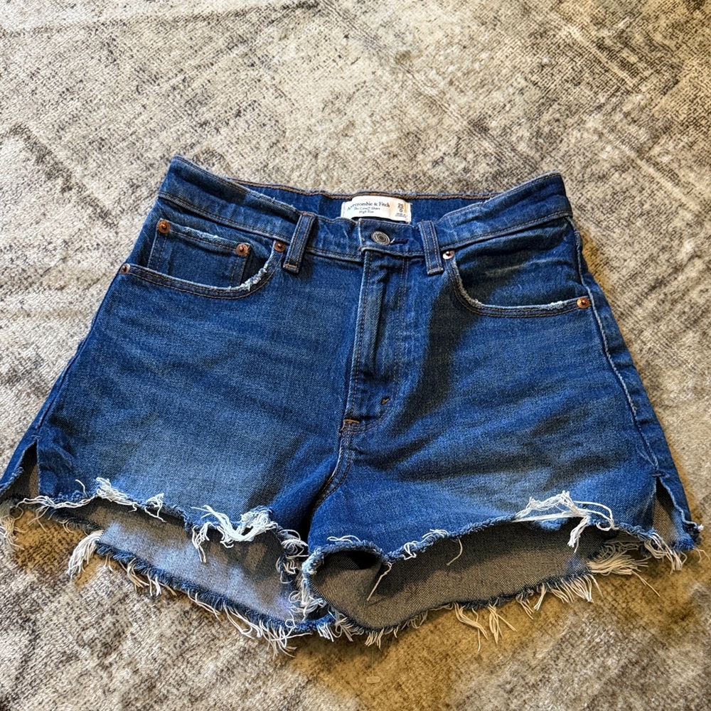 Abercrombie & Fitch The Cutoff Short High Rise Curve Love